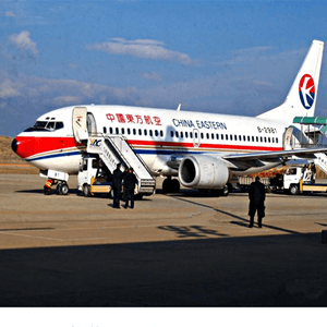 东极航空托运航空快运业稳步发展的原因是什么？